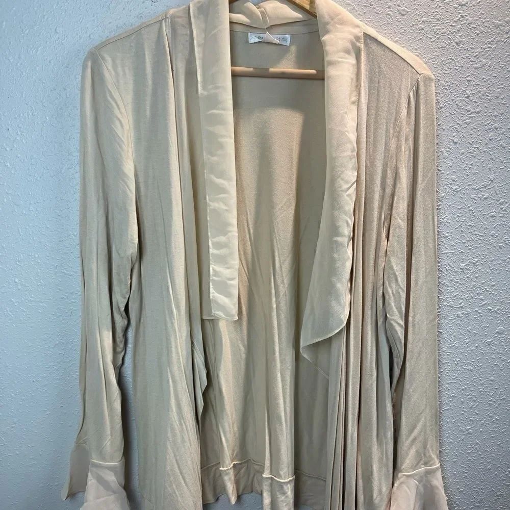 NWT Passport Women’s Top Size L